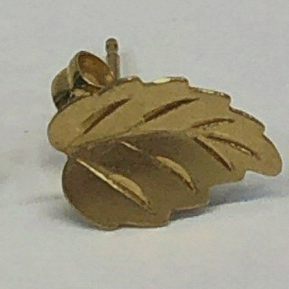 14k Solid Gold Oak Leaf Earrings, just Adorable and So Pretty! - Picture 7 of 7